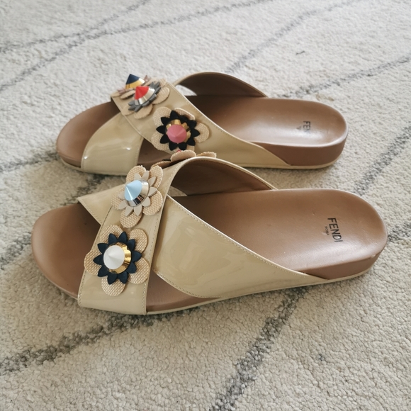 FENDI Flowerland Patent Leather Slides - Picture 3 of 3